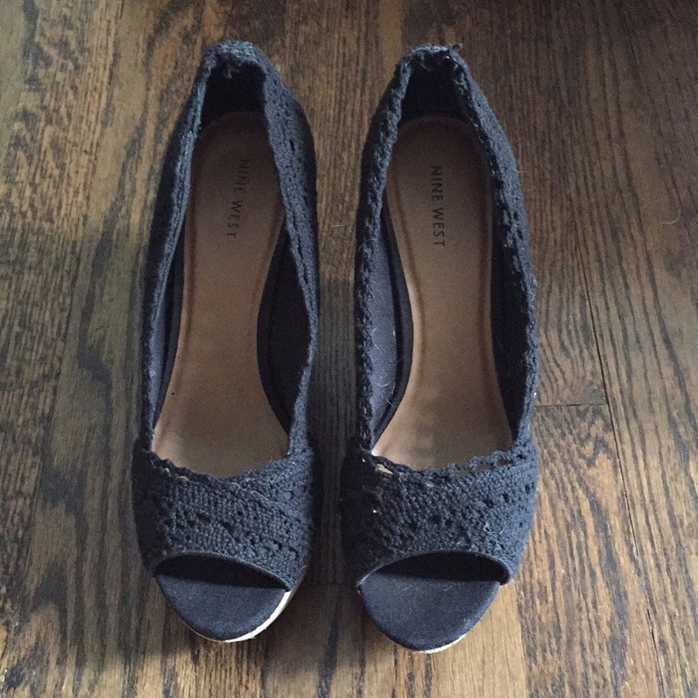 Black wedges